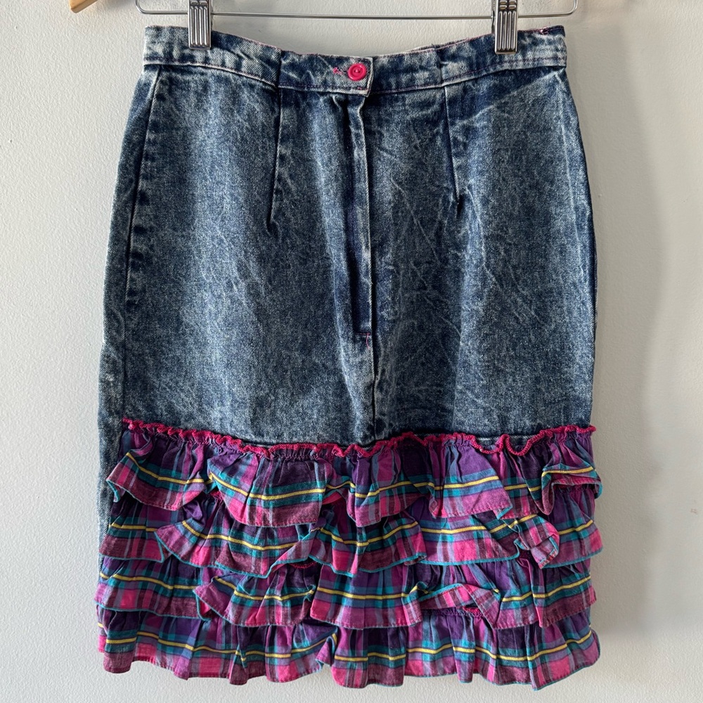 Vintage Jerry Leigh denim jean pencil skirt, plaid ruffle accents, zipper, sz 7‎